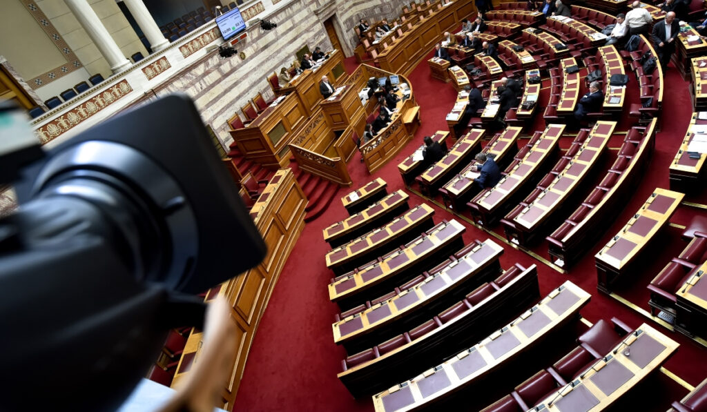Πρόταση δυσπιστίας και πρόταση μομφής: Οι διαφορές – Η διαδικασία