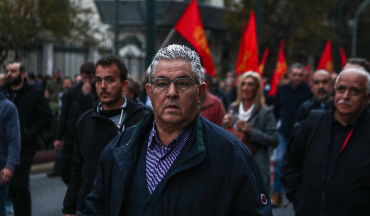 Στην πορεία για την εξέγερση του Πολυτεχνείου ο Δημήτρης Κουτσούμπας