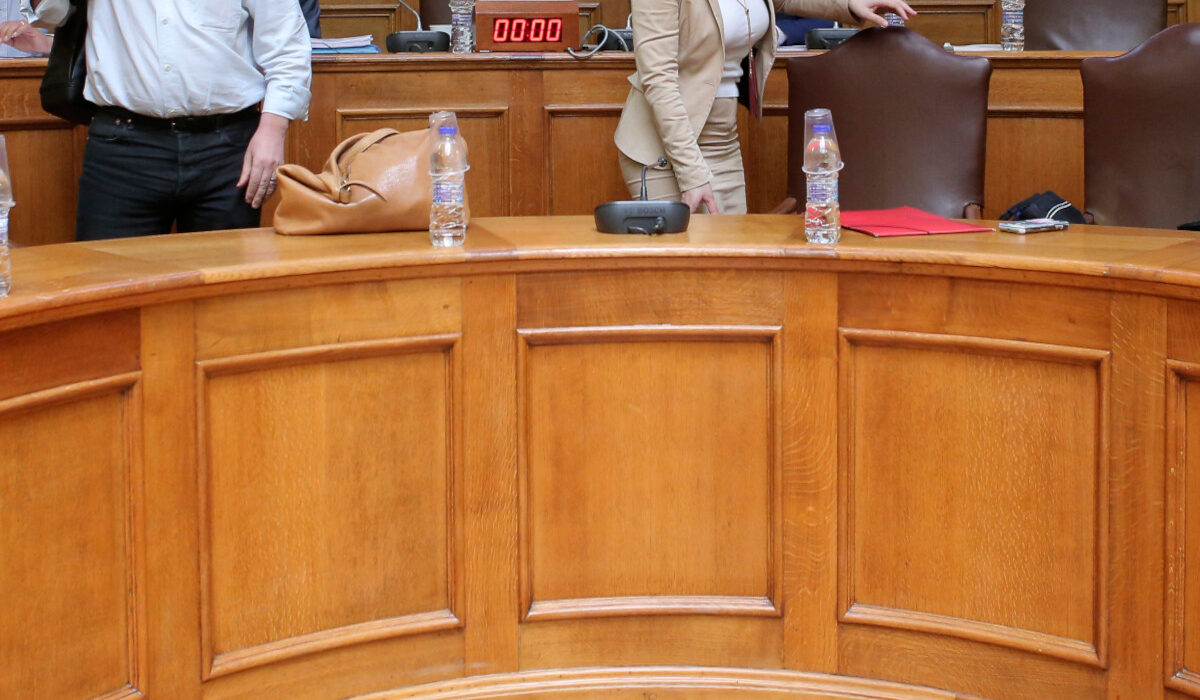Βουλή: Λιποθυμικό επεισόδιο προσκεκλημένου στην Επιτροπή Κοινωνικών Υποθέσεων