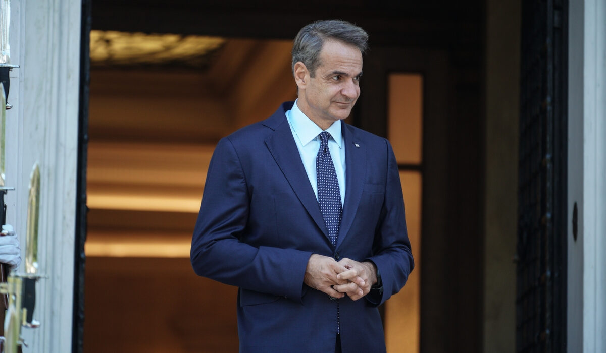Μικρός ανασχηματισμός, μεγάλα προβλήματα: Το παρασκήνιο της κίνησης – έκπληξης Μητσοτάκη