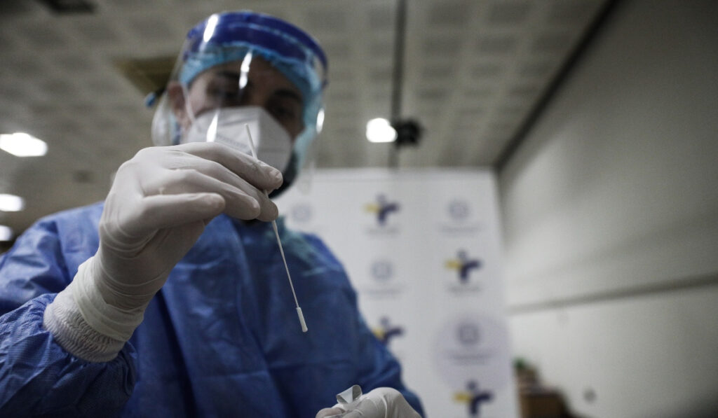 Κορονοϊός: Τραγωδία με 91 νεκρούς και 575 διασωληνωμένους – 7.805 τα κρούσματα σήμερα 19/11
