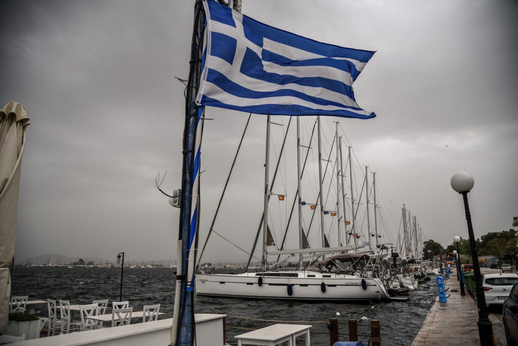 Meteo: Λασποβροχές και άνοδος της θερμοκρασίας την Πέμπτη 16/5