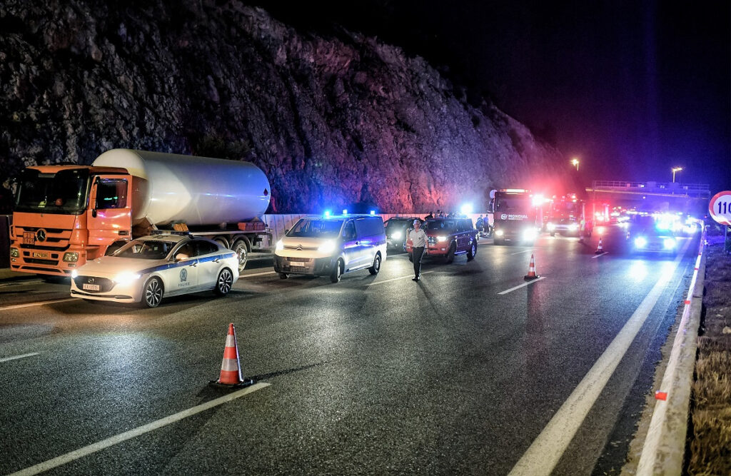 Εθνική οδός Αθηνών – Κορίνθου: Αποκαταστάθηκε η κυκλοφορία των οχημάτων μετά το ατύχημα με το βυτιοφόρο