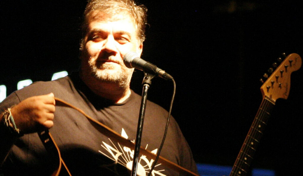 Δημήτρης Σταρόβας: Έξαλλος για τις φωτιές ο καλλιτέχνης – «Δεν υπάρχει πρόληψη!»