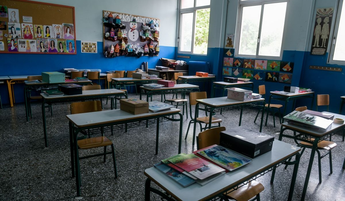 Η ακρίβεια γονατίζει και τους εκπαιδευτικούς – «Θηλιά» οι τιμές σε εισιτήρια, καύσιμα και ενοίκια