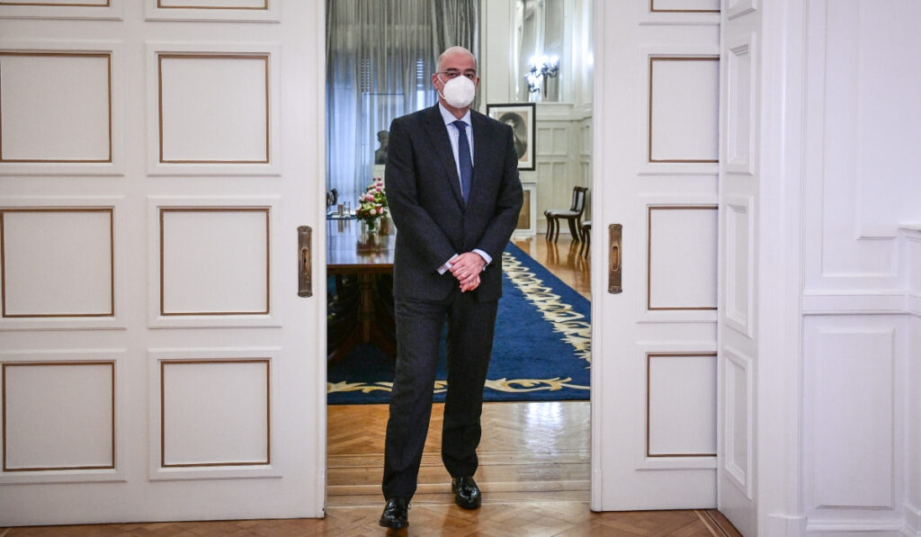 Τα κοινοβουλευτικά κόμματα ενημέρωσε ο Νίκος Δένδιας