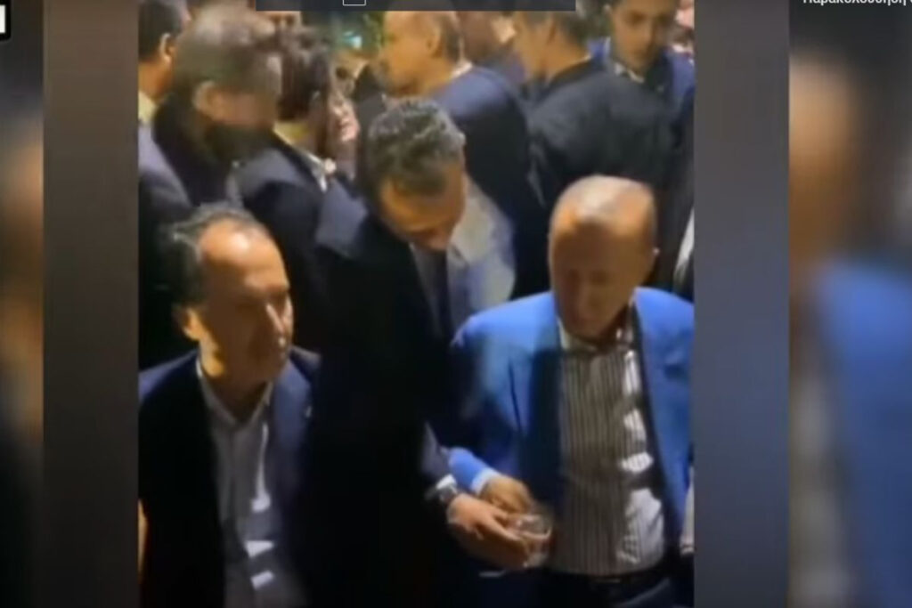 Ερντογάν: Δεν πίνει νερό ούτε από τον σωματοφύλακά του (βίντεο)