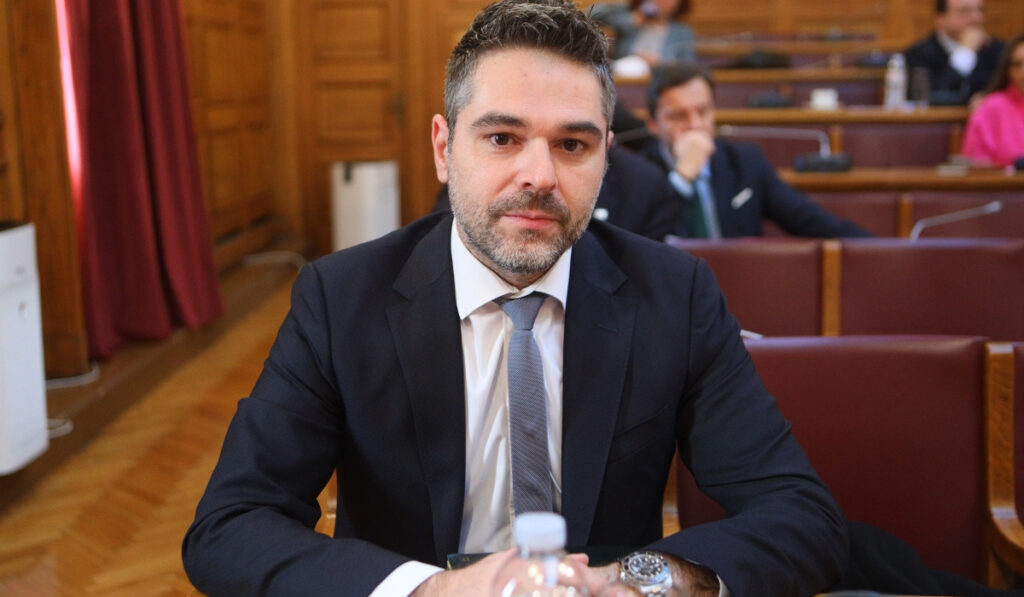 Παραιτείται ο Σαρακιώτης από Κοινοβουλευτικός Εκπρόσωπος του ΣΥΡΙΖΑ