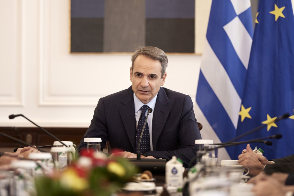 Αγωνία στο Μαξίμου μπροστά στο νέο κύμα των δημοσκοπήσεων