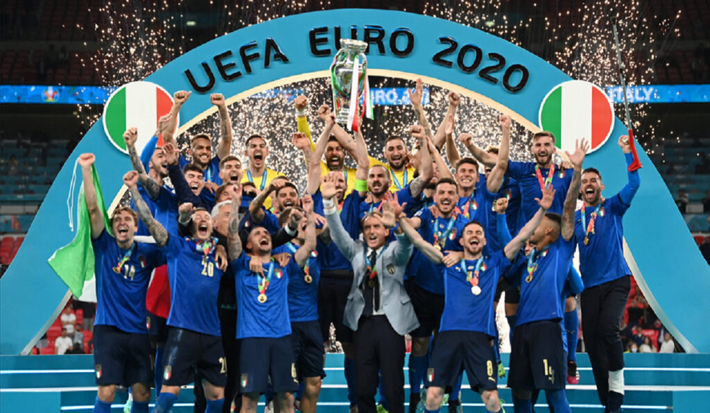 Euro 2020: Η απονομή του τροπαίου στην Ιταλία