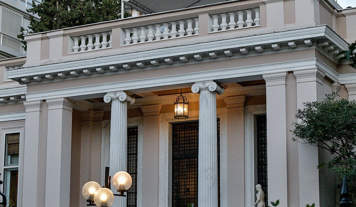Ποιοι φεύγουν, ποιοι έρχονται στο Μαξίμου