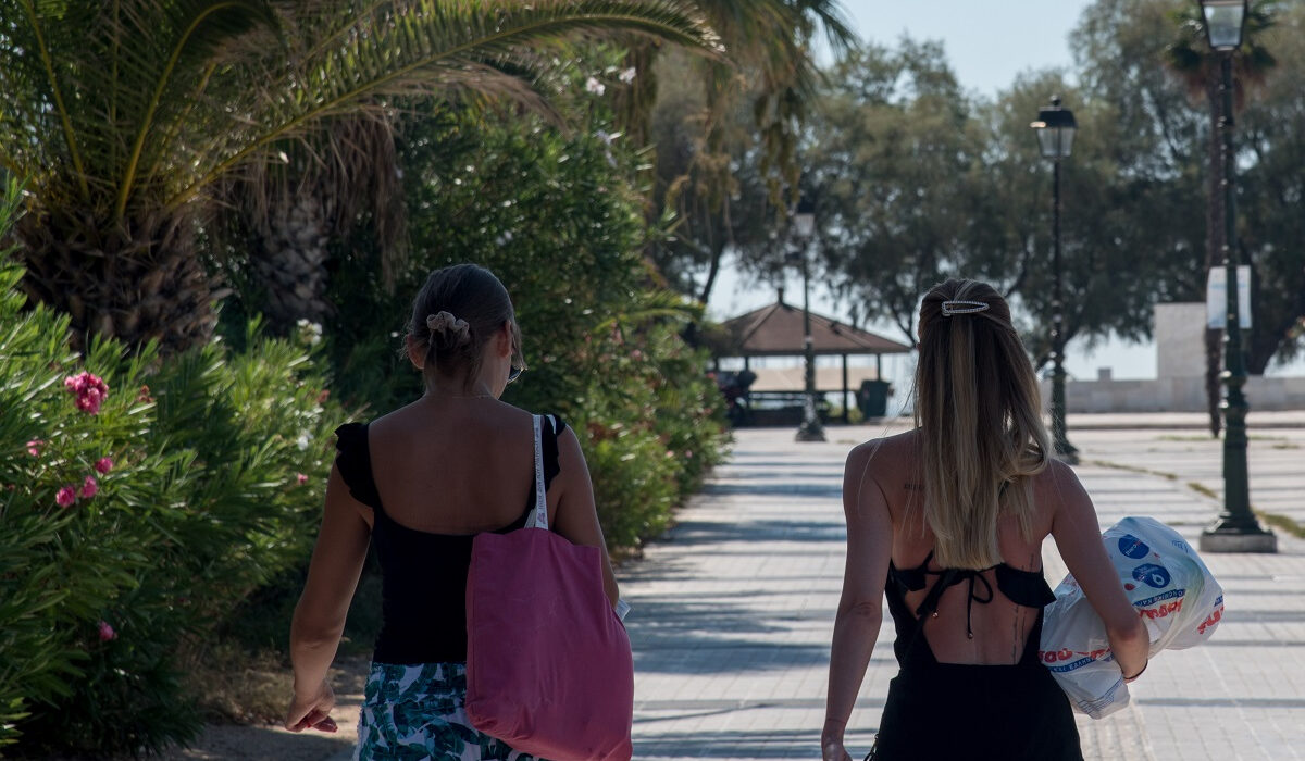 Κρούσματα σήμερα: Αύξηση ρεκόρ 163% στο Νότιο Τομέα της Αθήνας, οι δύο βασικές αιτίες