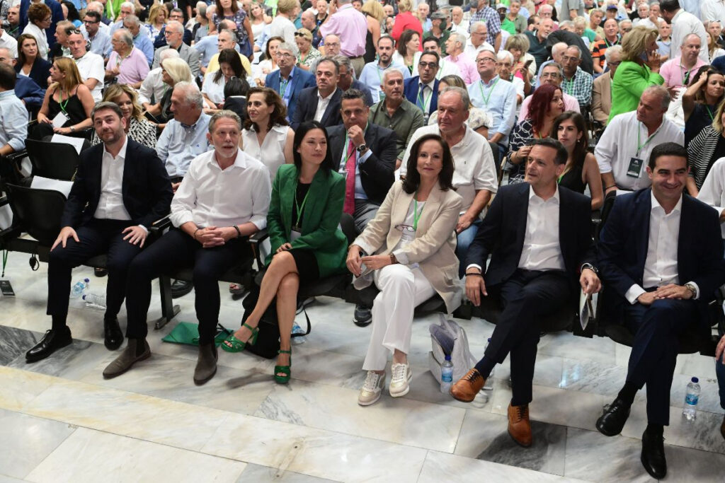 Πρωτοβουλίες Ανδρουλάκη για κυβερνητικό ΠΑΣΟΚ – Ανασχηματισμός και ειδικοί ρόλοι σε Γερουλάνο, Άννα και Δούκα