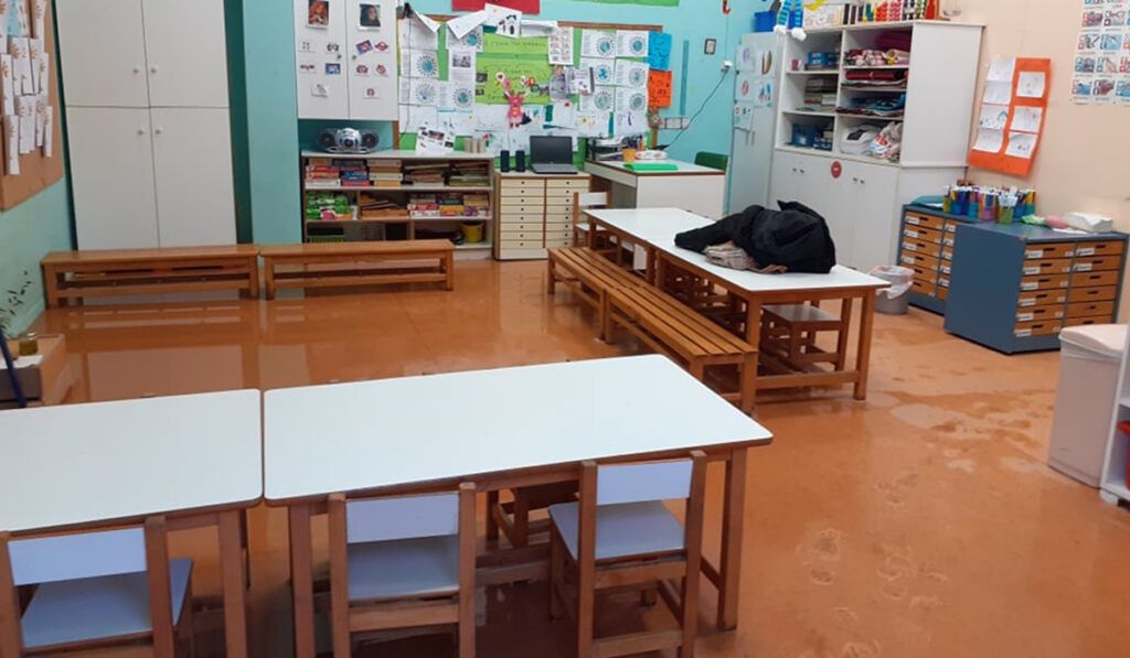 Καλλιθέα: Πλημμύρισε το 3ο Νηπιαγωγείο – Έδιωξαν τα παιδιά