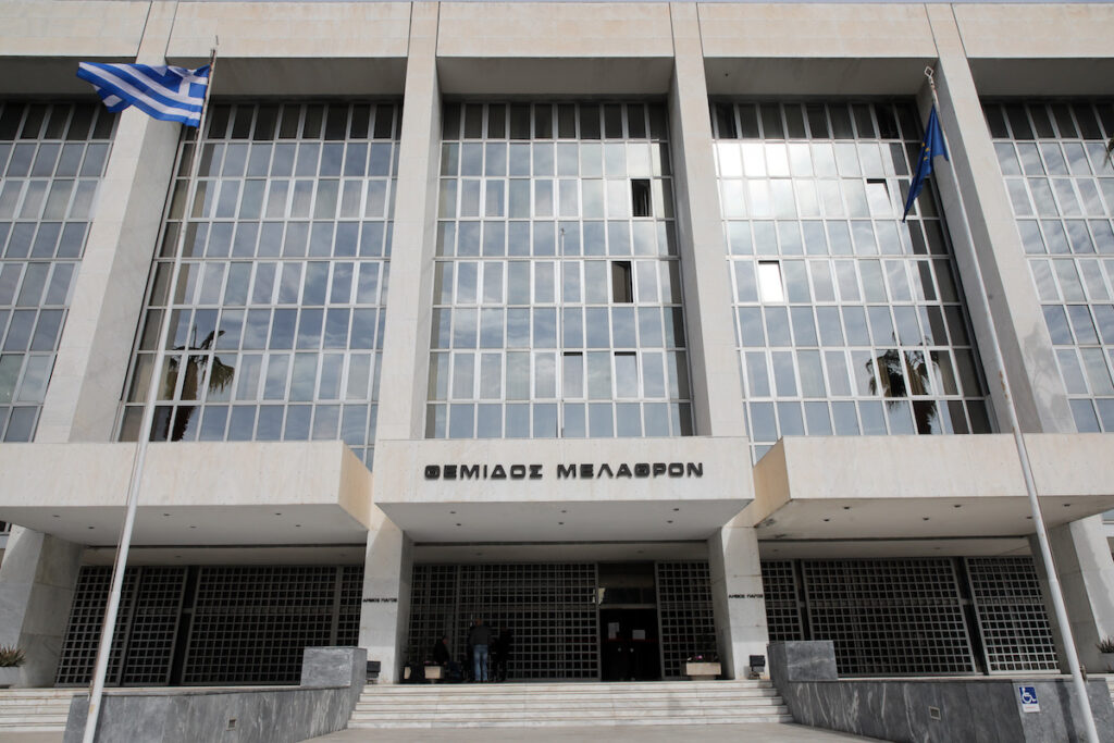 Ο Άρειος Πάγος δικαιώνει τα funds, ο γιος του Ντογιάκου στέλνει κατασχετήρια σε δανειολήπτες