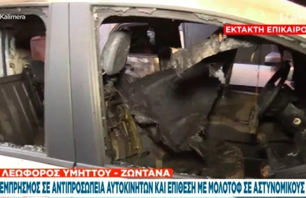 Λ. Υμηττού: Εμπρησμός σε αντιπροσωπεία αυτοκινήτων – Επίθεση σε αστυνομικούς