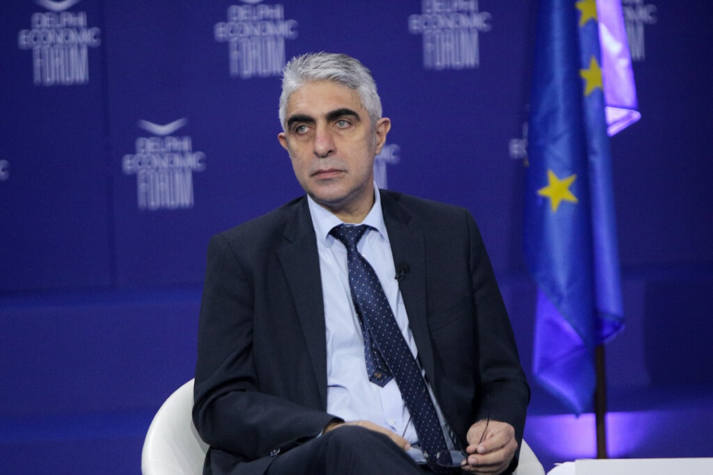 (Γιώργος) Τσίπρας vs. (Αλέξης) Τσίπρας – Μια κωμωδία που πάει να γίνει τραγωδία