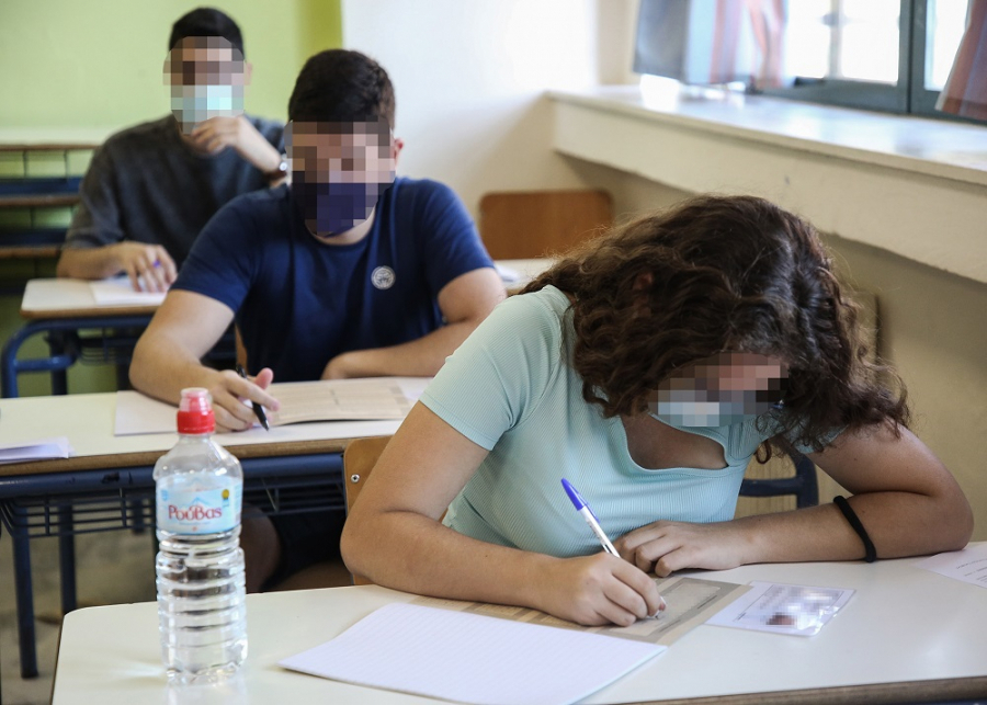 Πανελλήνιες 2021: Με θέματα και απαντήσεις σε Ιστορία, Φυσική και Οικονομία η «αυλαία» σήμερα