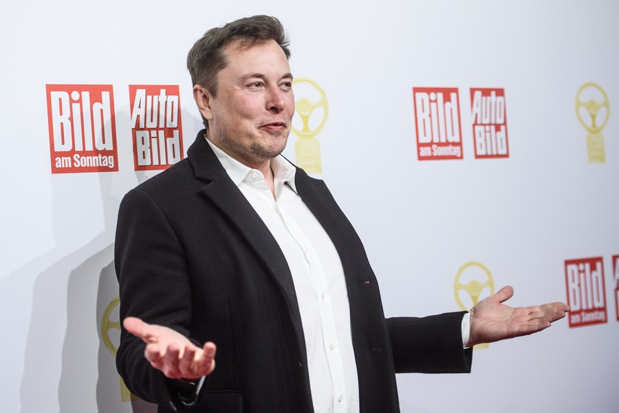 Χιλιάδες παραγγελίες για το Cybertruck της Tesla