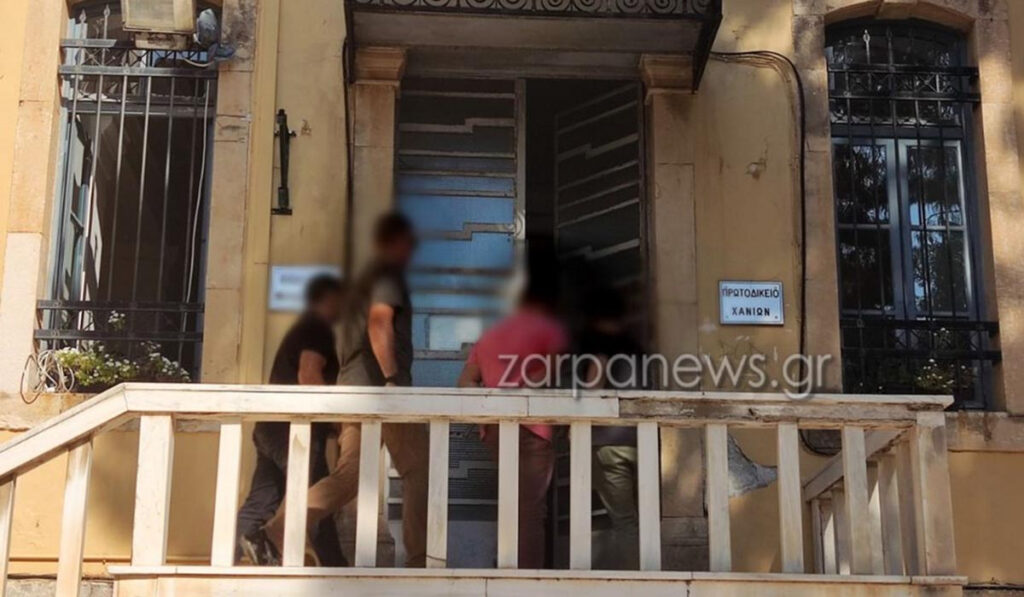 Προθεσμία πήρε ο «αρχισυνδικαλιστής» της ΕΛΑΣ – Ελεύθερος μετά την απολογία του ο γιος του