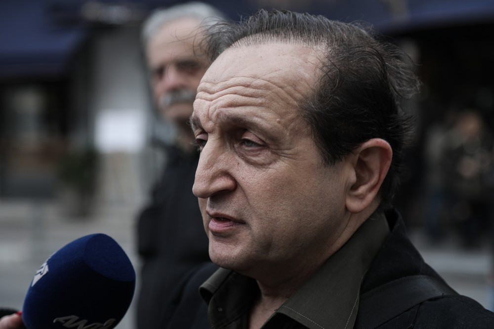 «Ξέσπασμα» Μπιμπίλα για ιερείς που κοινωνούν: «Από κάτι τέτοιους έγιναν οι πολίτες άθρησκοι»