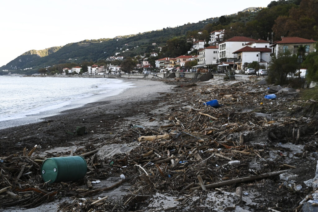 Καθηγητής Γεωλογίας: Οι πλημμύρες θα αλλάξουν τις παραλίες! – Κίνδυνος νέων κατολισθήσεων