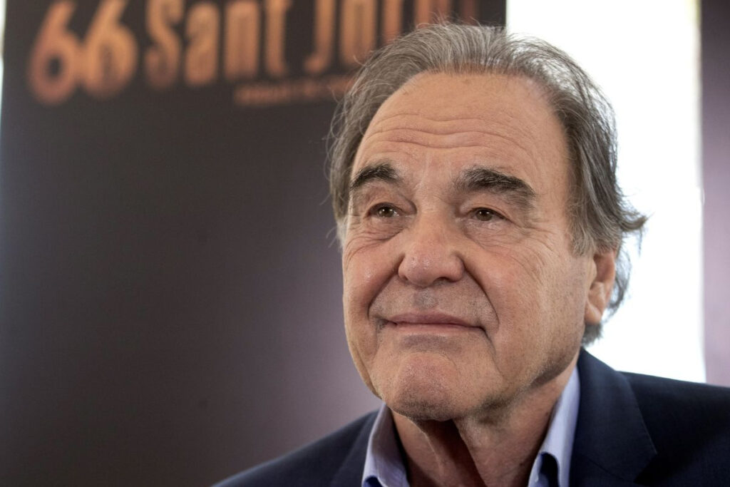 «Είναι δύσκολο για έναν άνδρα και μια γυναίκα ακόμη και να μιλήσουν»: Ο Ολιβερ Στόουν, ο κορυφαίος σκηνοθέτης για τις υπερβολές του #MeToo