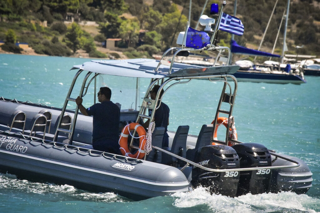 Αυτοκίνητο έπεσε στη θαλασσα στο Πόρτο Χέλι