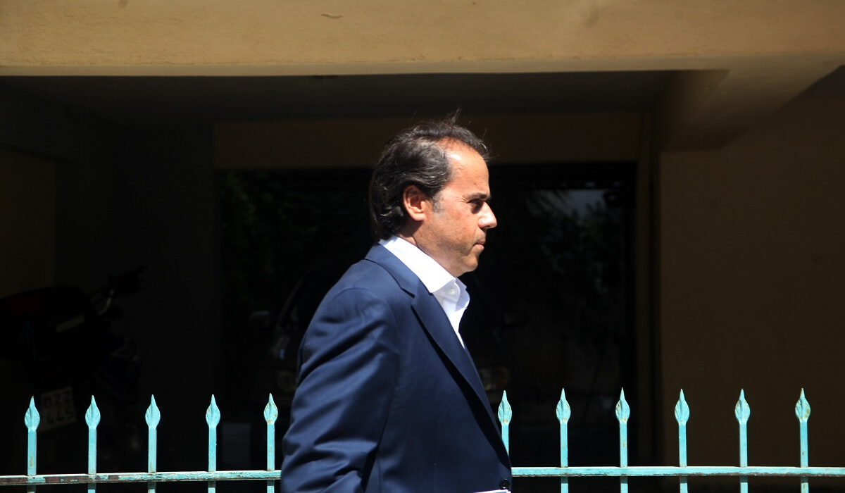 Κόντρα ΣΥΡΙΖΑ – Σαμαρά με φόντο τον Σταύρο Παπασταύρου