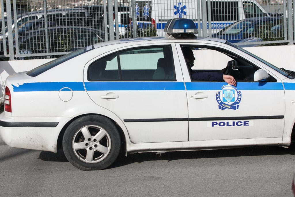 Αστυνομικός «μπουμπούκι» συνελήφθη για απάτη στον Πειραιά – Βρέθηκαν όπλα και Rolex