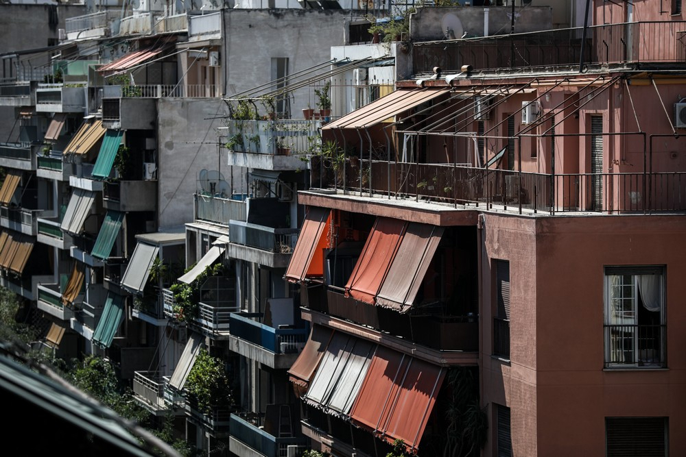 Ηλεκτρικά αυτοκίνητα: Τι θα γίνει με τους φορτιστές σε πολυκατοικίες