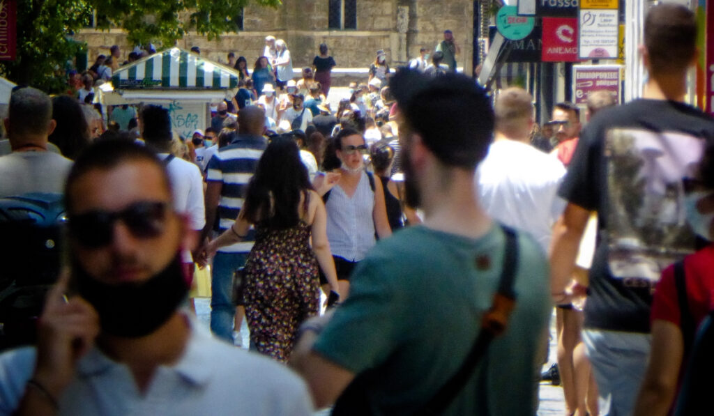 Πού εντοπίστηκαν τα 2.322 κρούσματα, όλες οι περιοχές: 505 στην Αττική, 300 στη Θεσσαλονίκη