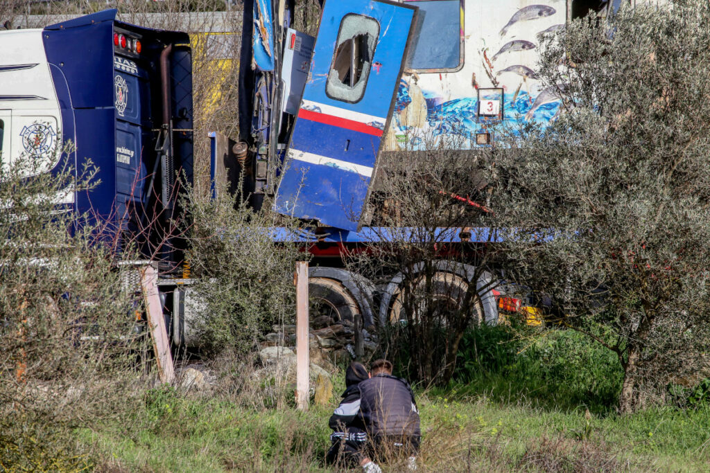 Τέμπη: Ταυτοποιήθηκαν 56 νεκροί από το σιδηροδρομικό δυστύχημα – Η ενημέρωση της ΕΛ.ΑΣ