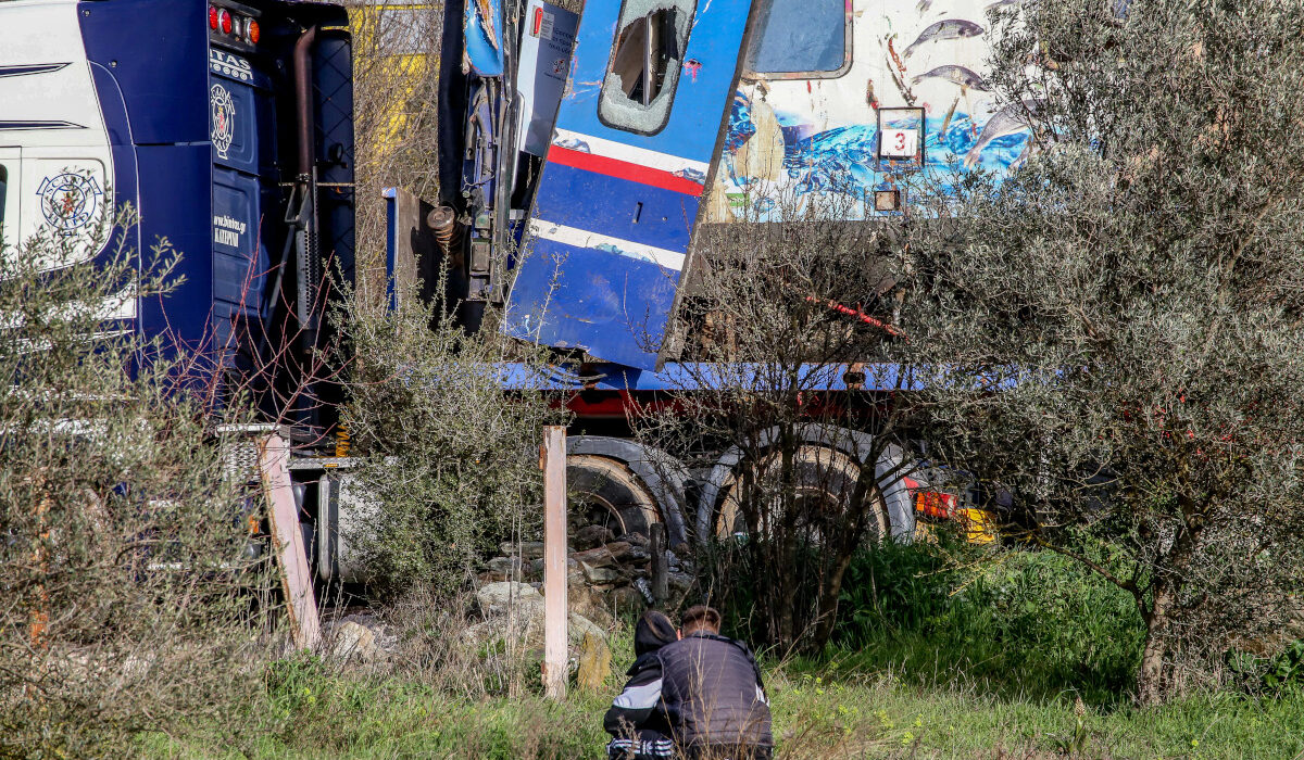 Τέμπη: Ταυτοποιήθηκαν 56 νεκροί από το σιδηροδρομικό δυστύχημα – Η ενημέρωση της ΕΛ.ΑΣ