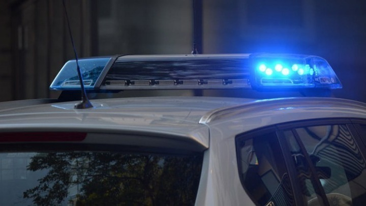Μέγαρα: Πυροβόλησαν ζευγάρι μέσα στο σπίτι του – Νεκρός ο άνδρας