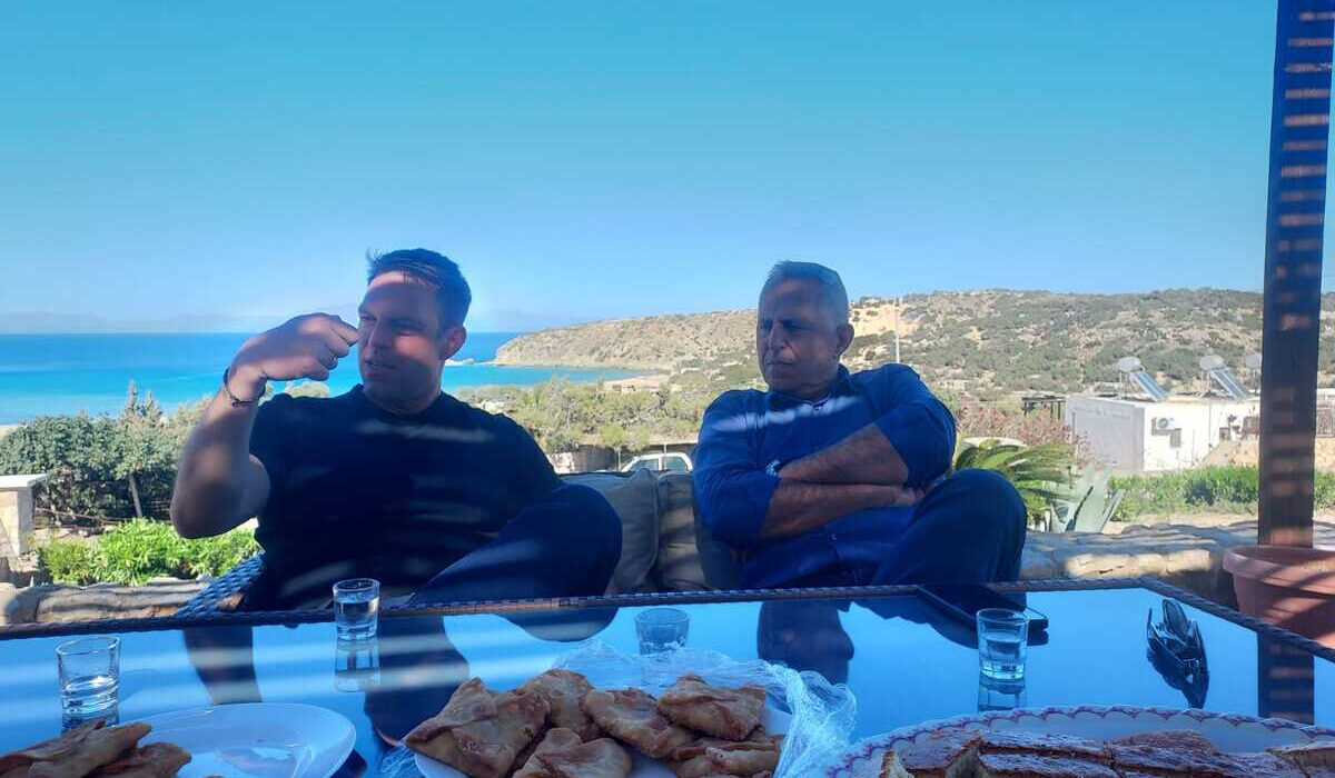 Κασσελάκης – Αποστολάκης για ρακές στη Γαύδο