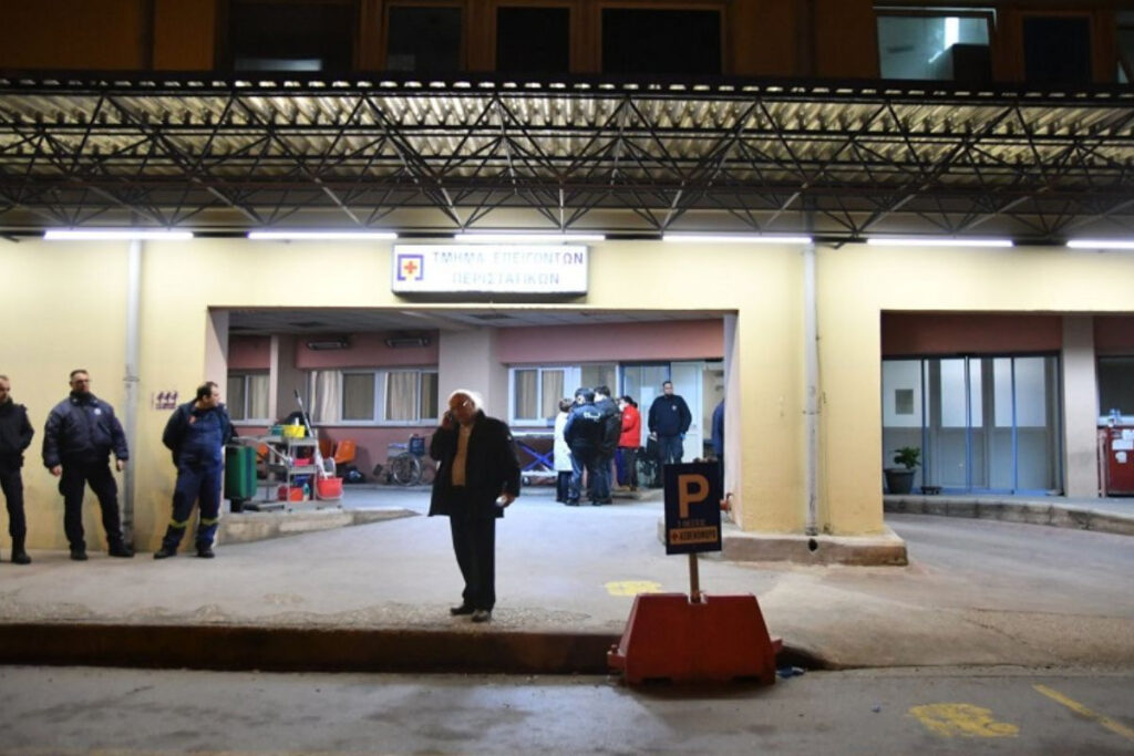 Ώρες αγωνίας στα νοσοκομεία της Λάρισας – «Παίρνω τηλέφωνο το παιδί μου και δεν απαντάει»