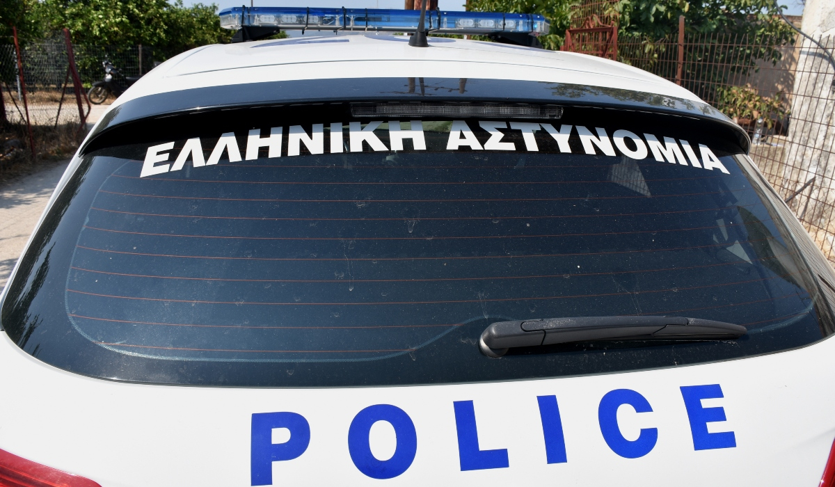 Χαλκιδική: Ανήλικος χτύπησε περιπολικό με τη μηχανή του για να γλυτώσει τη σύλληψη