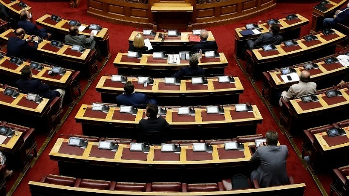 Μετωπική σύγκρουση σήμερα στη Βουλή