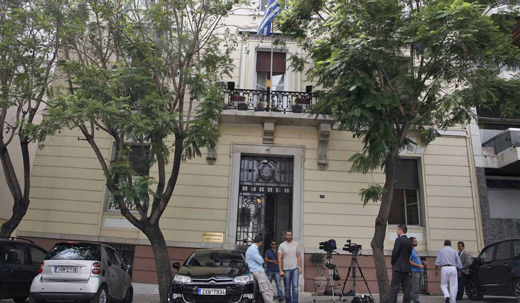 Το πρώην «στρατηγείο» της ΝΔ, στη Ρηγίλλης, μετατρέπεται σε κατοικία με πισίνα