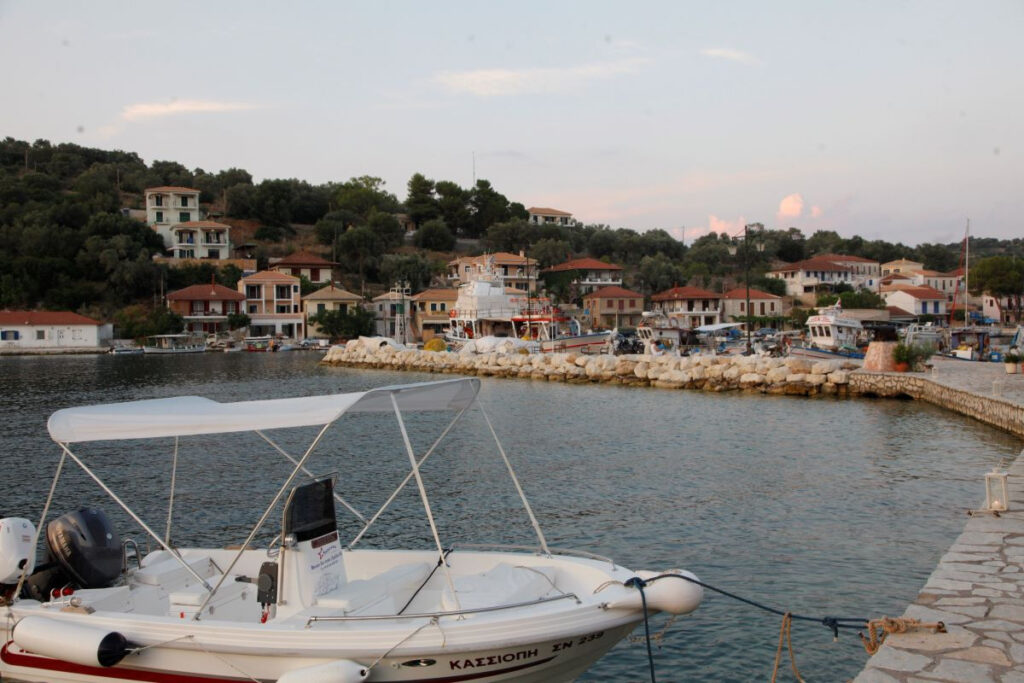 Κορονοϊός: Τα 5 νησιά που «βράζουν» από κρούσματα