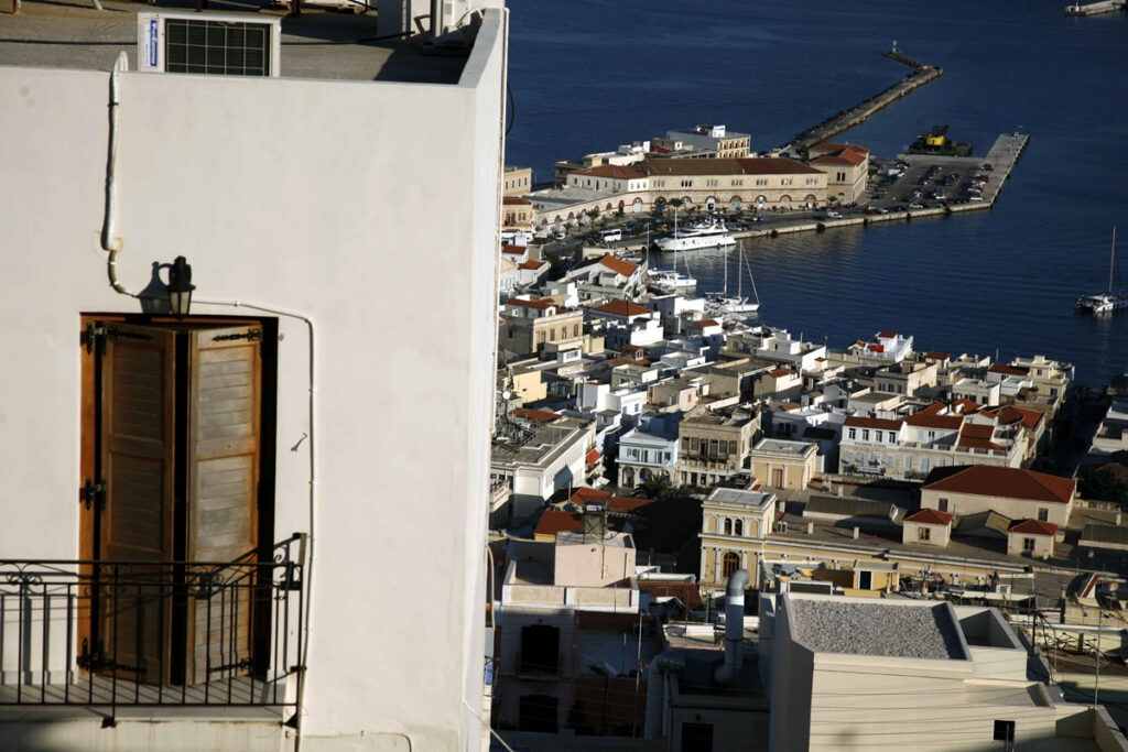 Σύρος: Είπαν θα της βρουν δουλειά και της άρπαξαν 14.500 ευρώ