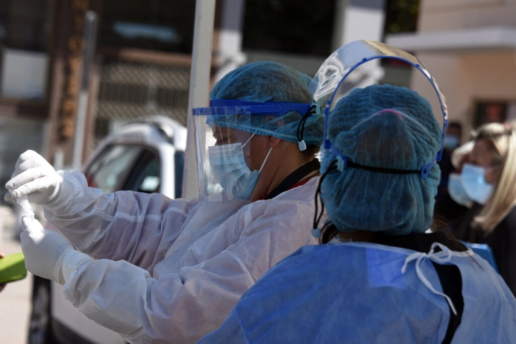 Κρούσματα σήμερα 2/8: Εκτίναξη μετά τον Δεκαπενταύγουστο αναμένουν οι ειδικοί