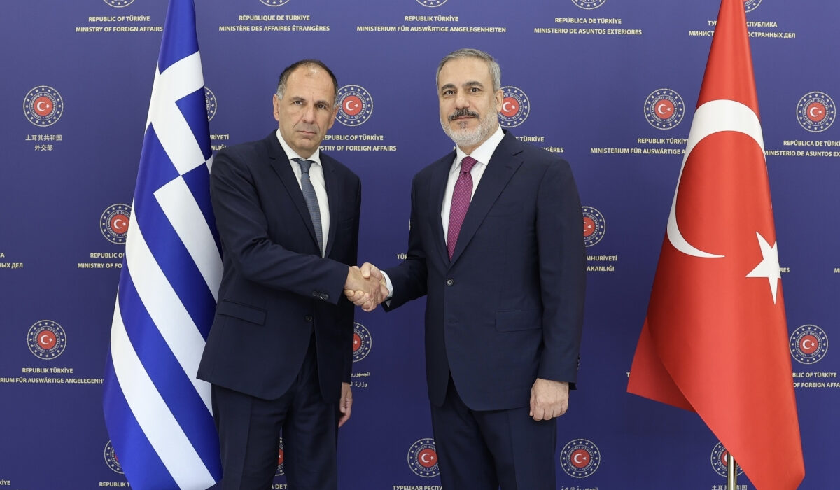 Με «βαριά ατζέντα» για Αιγαίο και Χάγη έρχεται ο Φιντάν στην Αθήνα