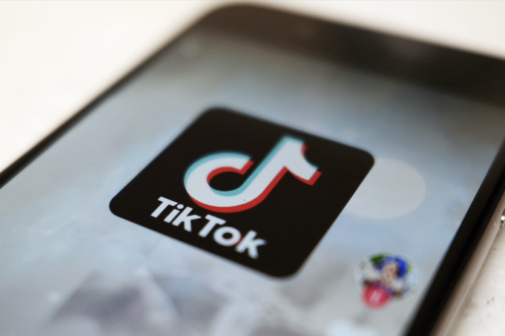 TikTok: Πρώτη αντίδραση της πλατφόρμας μετά την απαγόρευση στις ΗΠΑ – «Ευγνώμονες που έχουμε την υποστήριξη του Τραμπ»