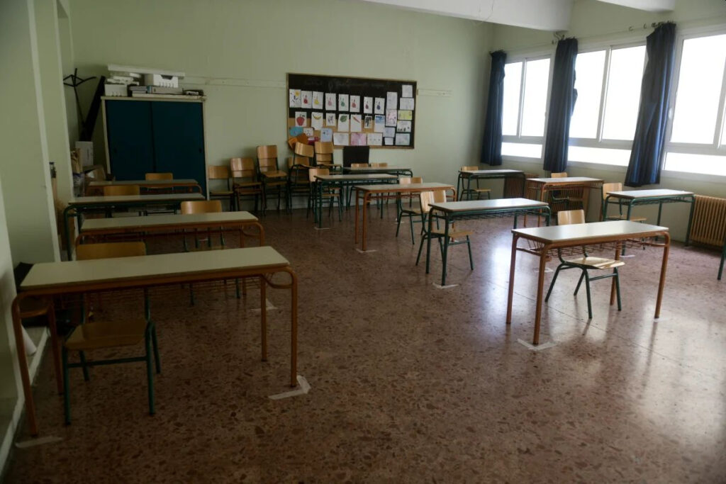 Ιδιωτικοί εκπαιδευτικοί: Προσφυγή στην Ευρωπαϊκή Επιτροπή για τις 2.000 απολύσεις με το νόμο Κεραμέως