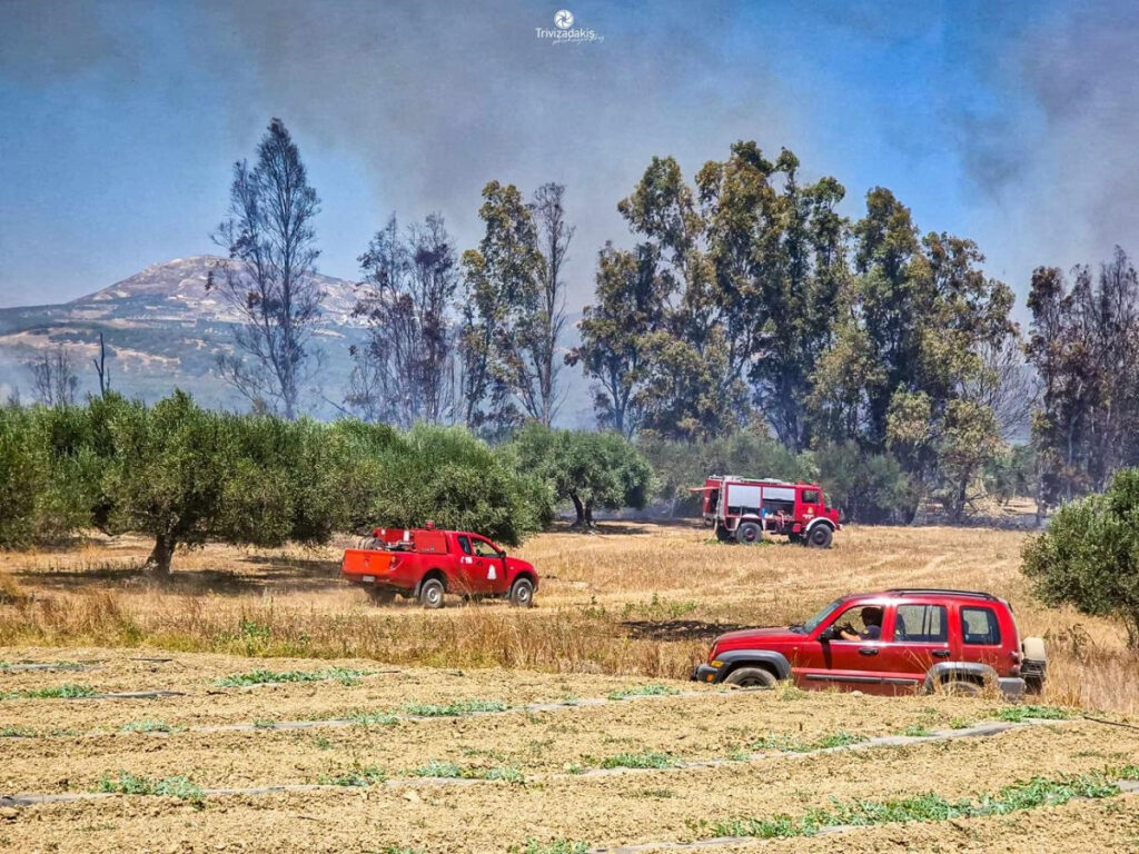 Μεγάλη φωτιά τώρα στο Ηράκλειο Κρήτης