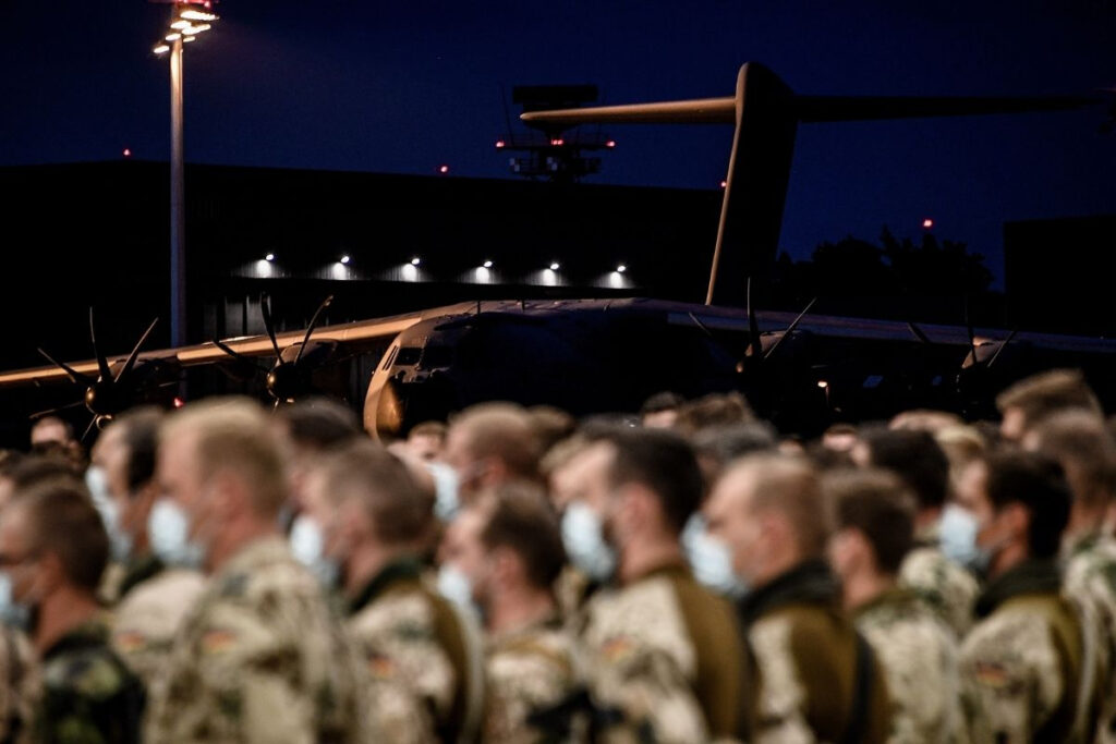 Γερμανία: Αρνητές του εμβολίου στον στρατό με απολήξεις στην ακροδεξιά – Το κίνημα των Querdenker