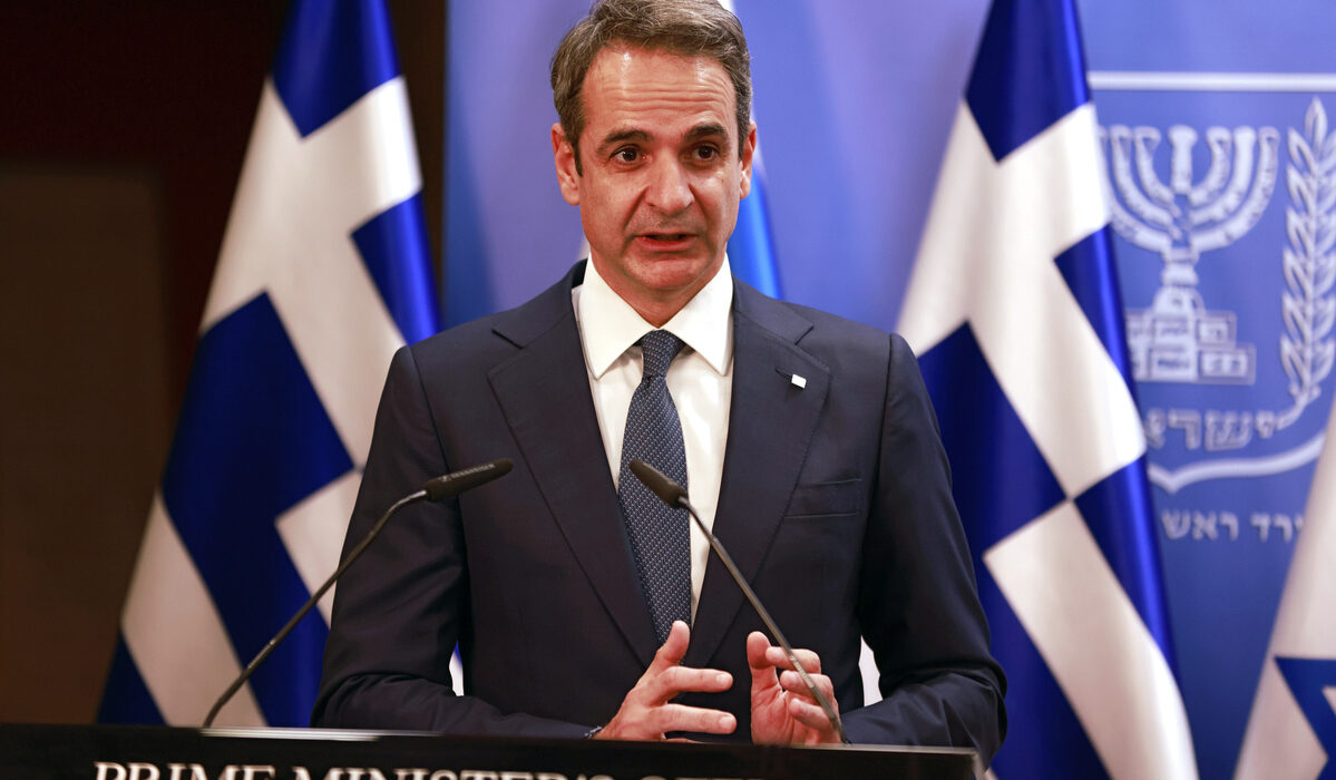 «Ξεθώριασε η ασπίδα του» λέει το Politico για τον Mητσοτάκη – Πού τον κατατάσσει