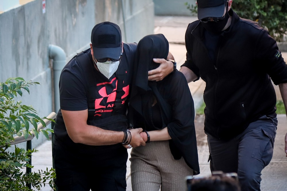 Επίθεση με βιτριόλι: Τι είπε στον εισαγγελέα η 35χρονη – Πώς έκανε «κοπάνα» από τη δουλειά